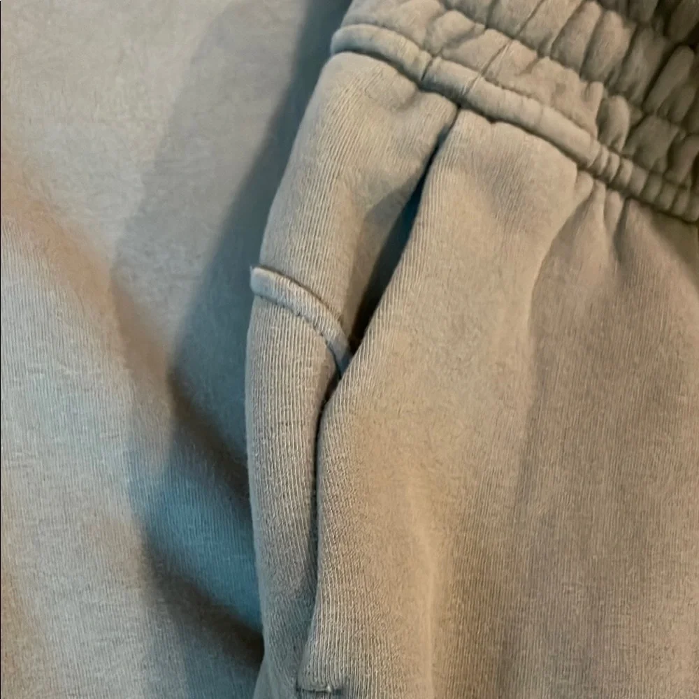 Lululemon Athletica Green Sweatpants - Picture 3 of 11
